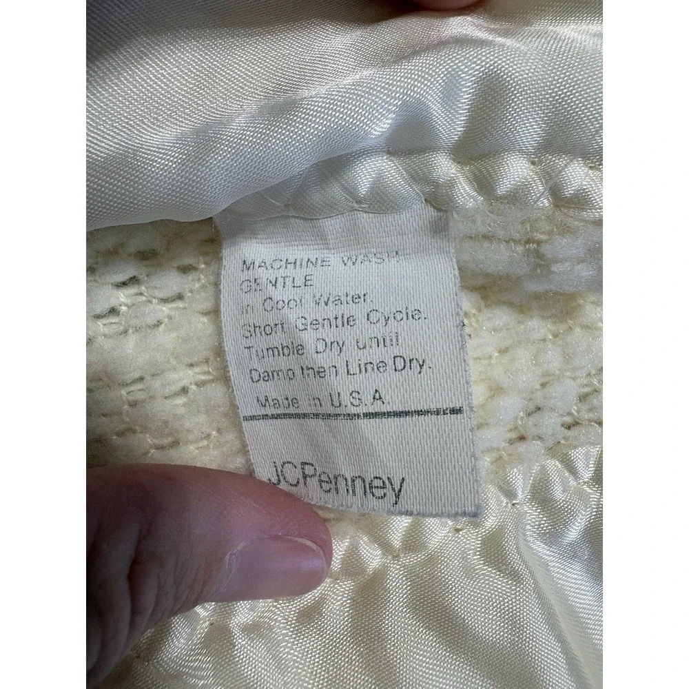 Vintage‎ Medium Creme Blanket Acrylic Satin Trim Made in USA 88